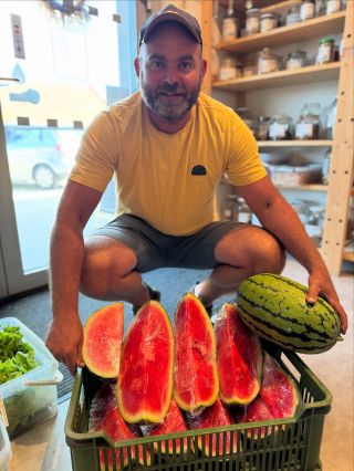 Melouny vypěstované na hejčínských loukách od Petra Goly @zezahratky dnes k dostání u nás v Gramu!