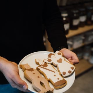 ✨ Mikuláš se blíží! ✨🎅 U nás v GRAMu už na vás čekají tradiční mikulášské perníčky z @dobrutkyzvysociny – pečené z žitné...